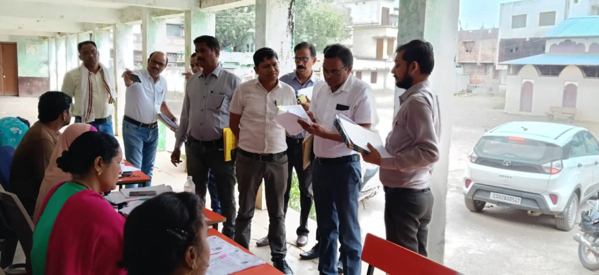 नगरीय निकाय एवं पंचायत उप निर्वाचन की तैयारियां तेज, प्रेक्षक ने किया मतदान केंद्रों का निरीक्षण
