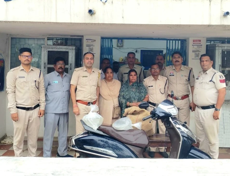 बाराद्वार के मुक्ताराजा में आबकारी विभाग की बड़ी कार्रवाई, 40 लीटर महुआ शराब जब्त ..