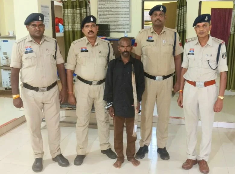 छह दिन से फरार हत्या का आरोपी जंगल से गिरफ्तार ..